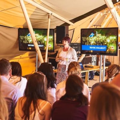  Tipi meeting room